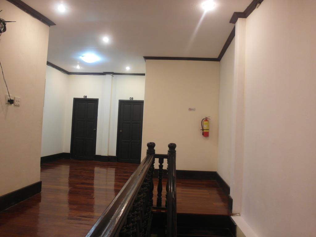 Kinnaly Place House Λουάνγκ Πραμπάνγκ Εξωτερικό φωτογραφία